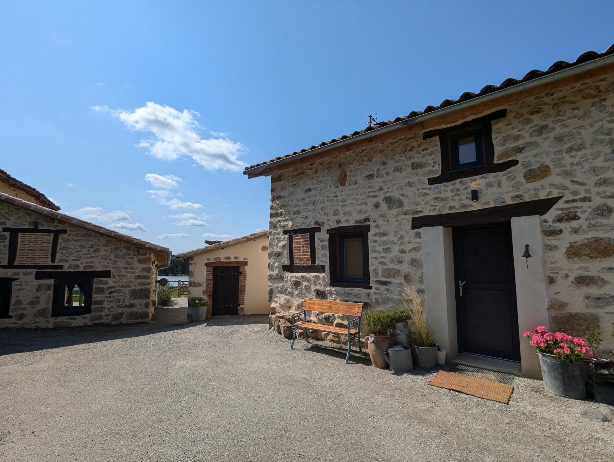 A L'ombre Des Magnolias Holiday home Lesterps
